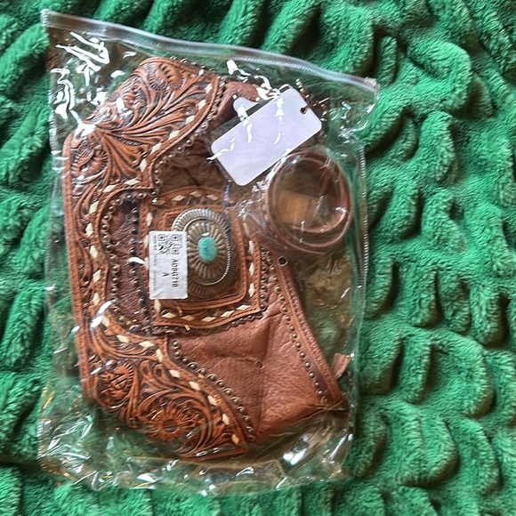 New NWT American darling purse with teal accent and hand tooling. - Picture 13 of 13